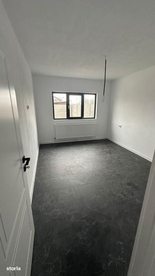 Casă cu 2 camere cu Teren 370 Mp în Ișalnița