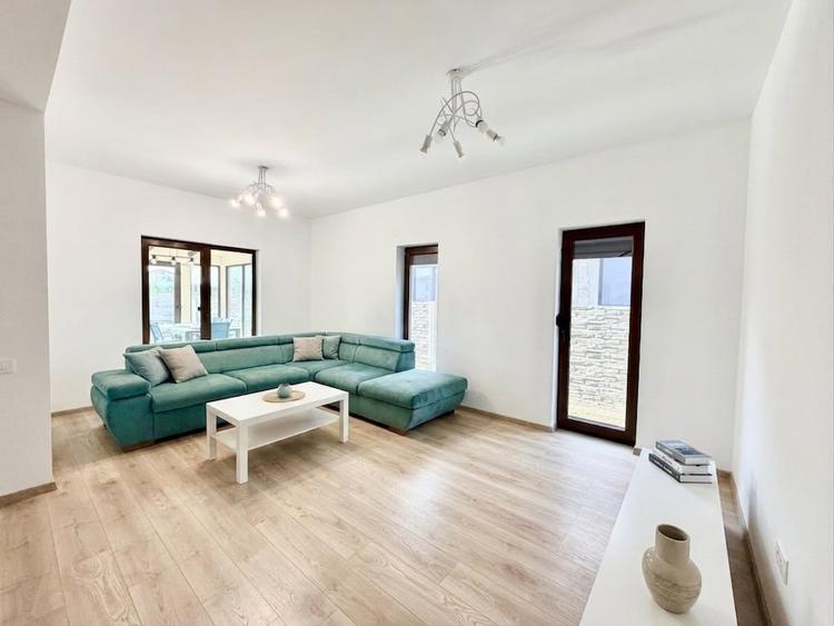 Duplex cu 5 camere cu Canalizare în Moșnița Nouă