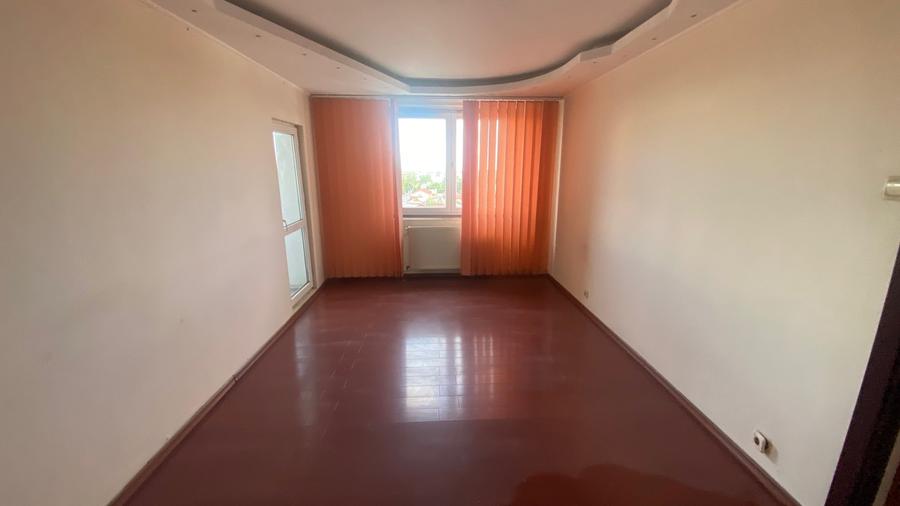 Apartament cu 4 camere semidecomandat în Berceni