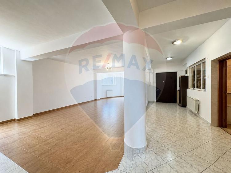 Casă cu 6 camere cu Teren 180 Mp în Giulești
