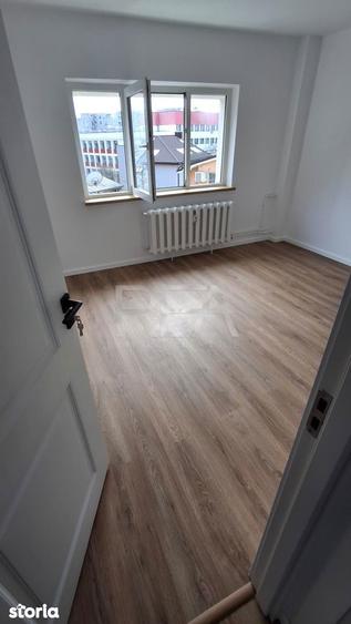 Apartament cu 3 camere decomandat în Nerva Traian
