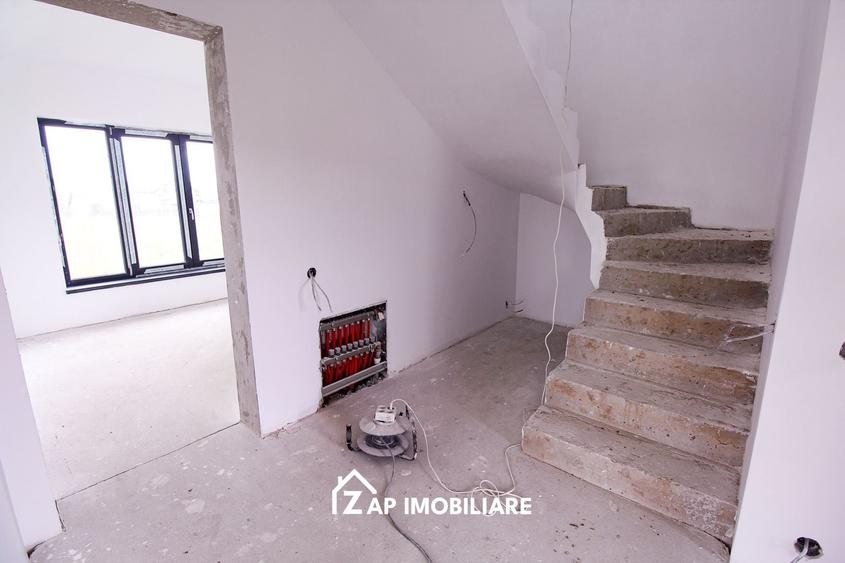 Casă individuală cu 5 camere cu Canalizare în Corunca