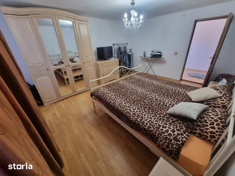 Casă cu 5 camere decomandat cu Teren 700 Mp în Central