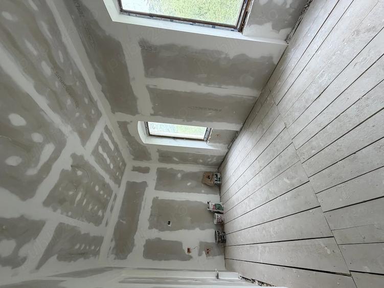 Casă cu 12 camere cu Teren 800 Mp în Bârz