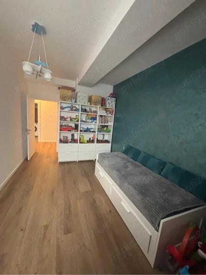 Apartament cu 3 camere decomandat, mobilat în Central