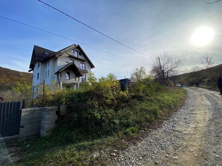 Casă cu 4 camere în Gârleni
