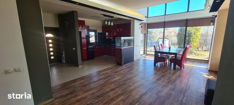 Casă cu 5 camere cu Teren 2500 Mp în Ghercești