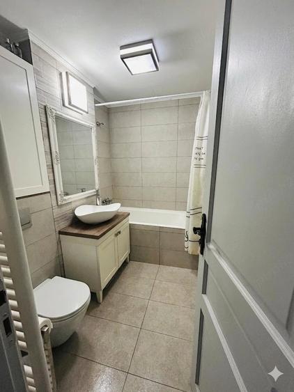Apartament cu 3 camere decomandat în Micro 16