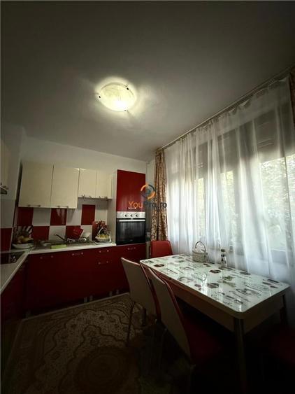 Casă cu 9 camere cu Teren 300 Mp în Lunei