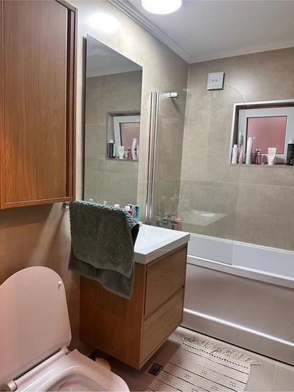Apartament cu 4 camere decomandat în Central