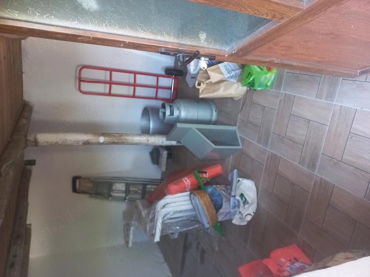 Casă cu 4 camere cu Teren 1600 Mp în Răcari