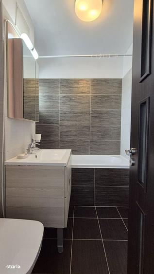 Apartament cu 3 camere decomandat în Tineretului