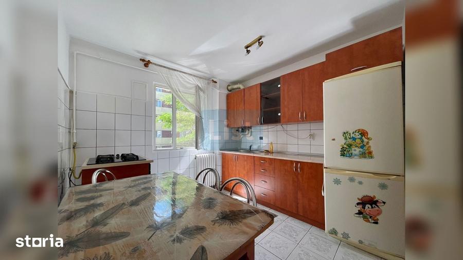 Apartament cu 3 camere semidecomandat în Micro III