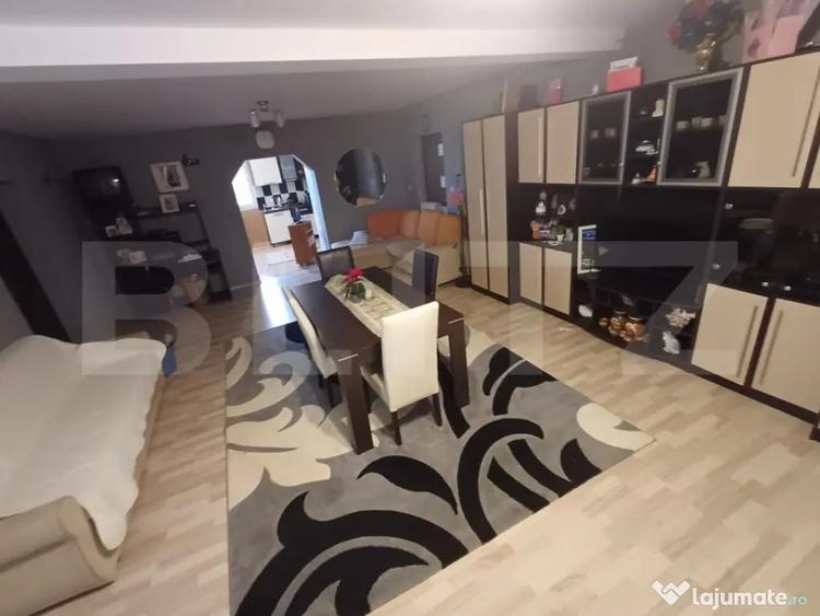 Casă cu 6 camere cu Teren 950 Mp în Central