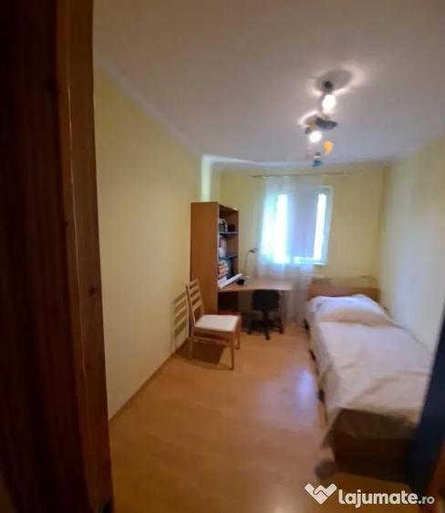 Apartament cu 3 camere semidecomandat în Tomis Nord