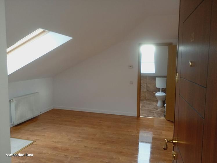 Apartament cu 4 camere decomandat în Florești