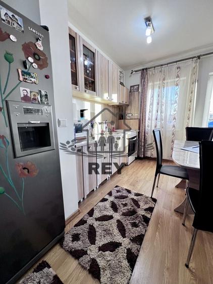 Apartament cu 3 camere semidecomandat în Turnișor