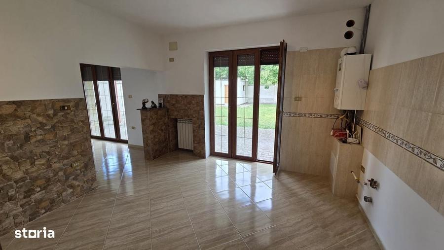 Casă cu 4 camere în Dancu