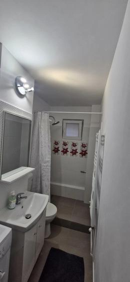Apartament cu 3 camere semidecomandat în Casa de Cultură
