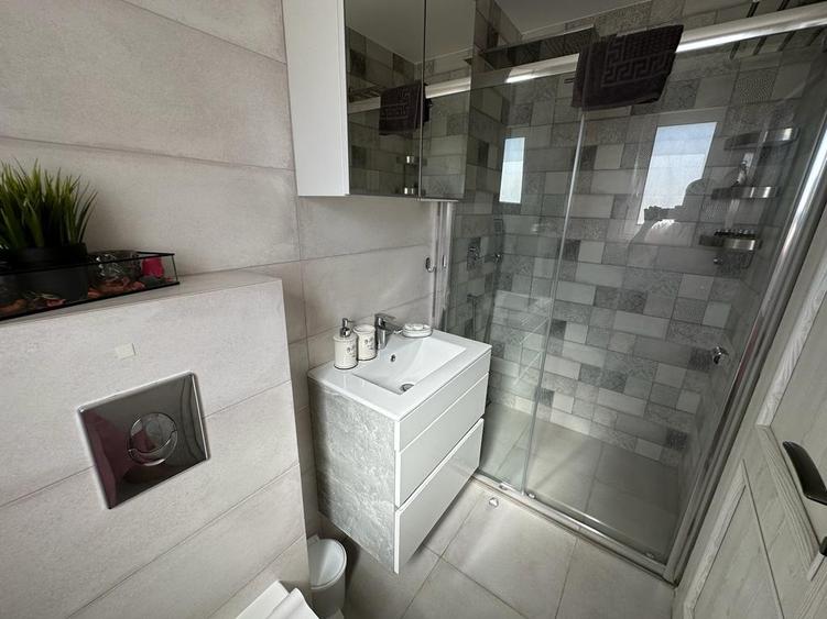 Penthouse cu 3 camere decomandat, mobilat în Arhitecților - Calea Cisnădiei