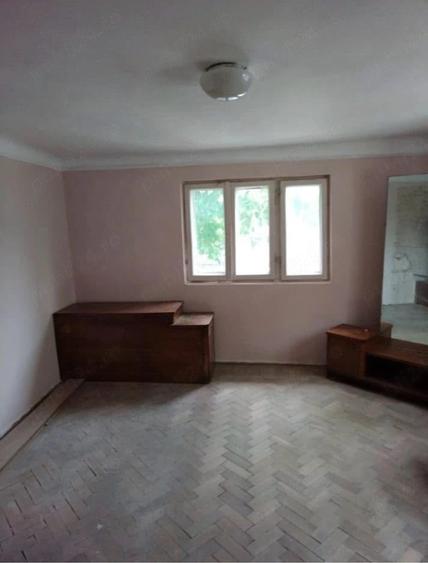 Casă cu 5 camere cu Teren 240 Mp în 23 August