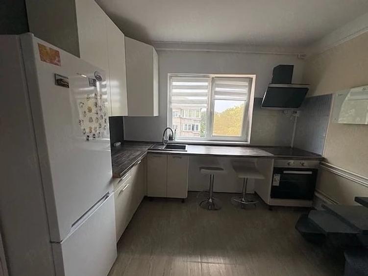 Apartament cu 3 camere decomandat în Bucovina