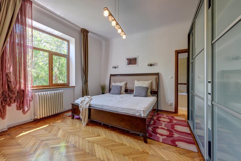 Apartament cu 6 camere semidecomandat, mobilat în Unirii