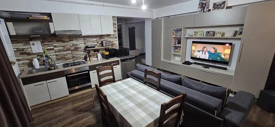 Apartament cu 3 camere decomandat în Km 5