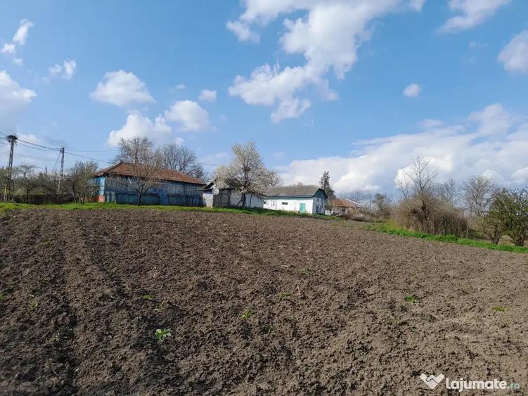 Casă cu 3 camere în Popricani