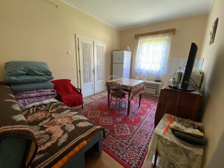 Casă cu 2 camere cu Teren 1742 Mp în Central