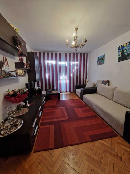 Apartament cu 3 camere decomandat în Plantelor