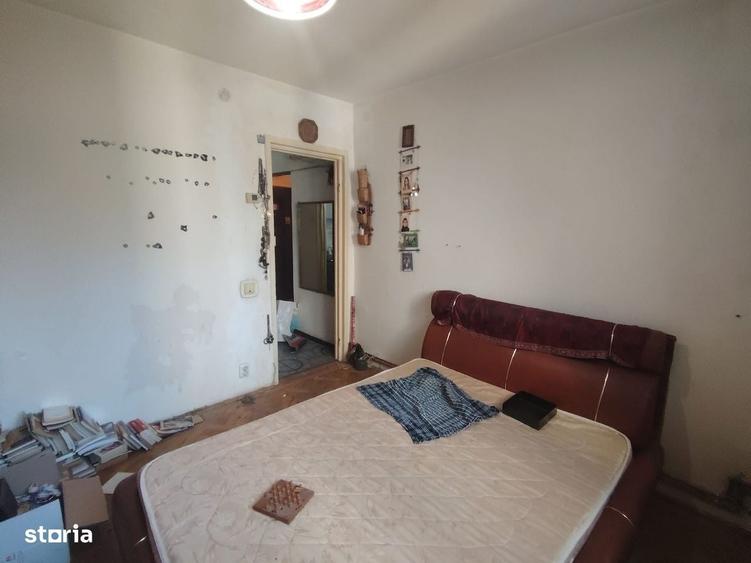 Apartament cu 3 camere decomandat în Aleea Trandafirilor