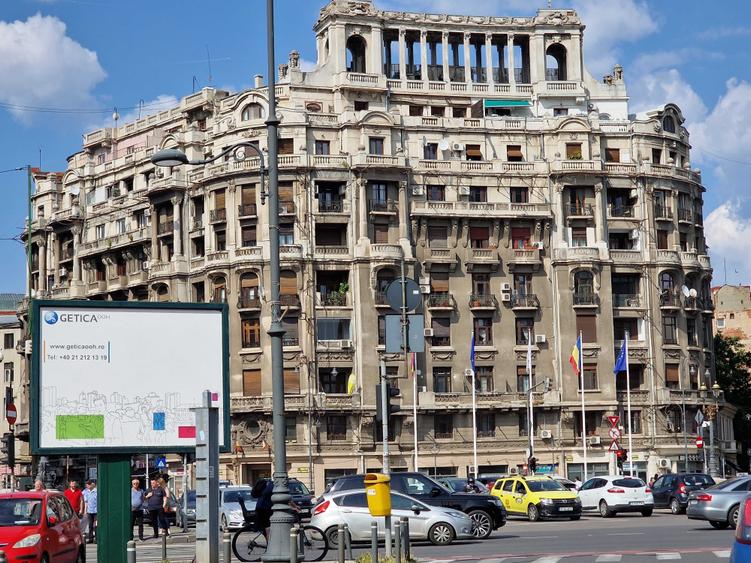 Apartament cu 3 camere semidecomandat în Națiunile Unite