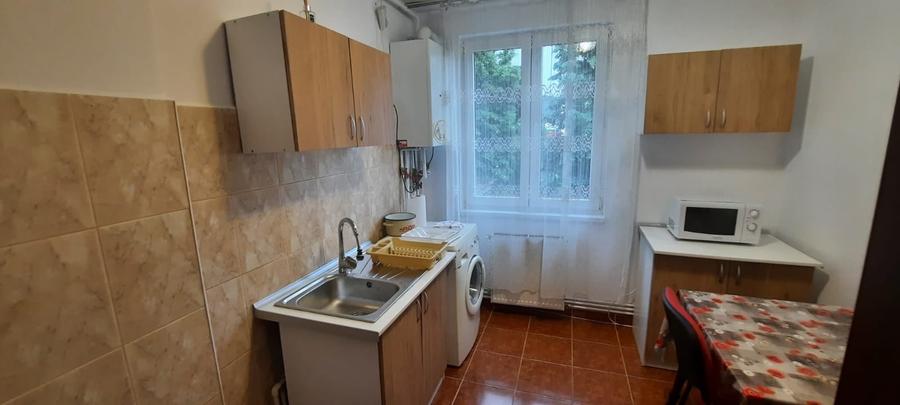 Apartament cu 2 camere nedecomandat, mobilat în 7 Noiembrie