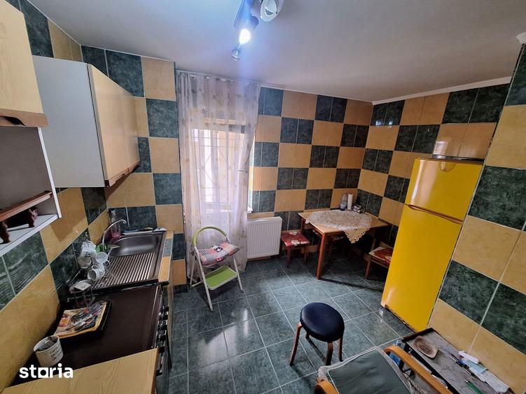 Apartament cu 3 camere decomandat în Traian
