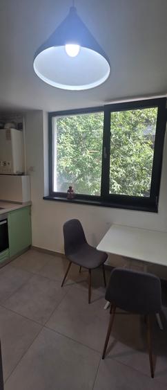 Apartament cu 2 camere semidecomandat, mobilat în Politehnica