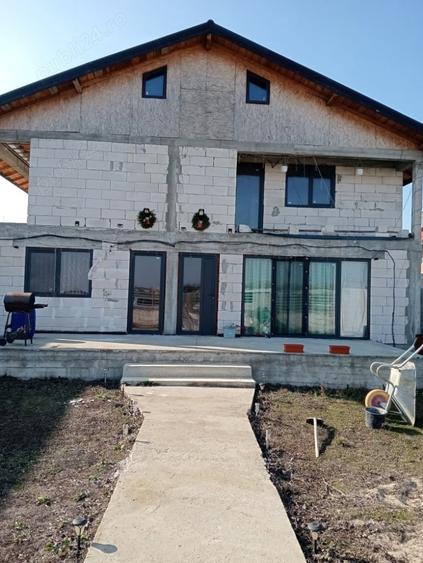 Casă cu 4 camere în Ciorogârla