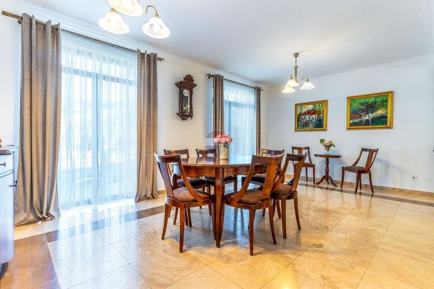 Casă individuală cu 5 camere cu Teren 1065 Mp în Rădaia