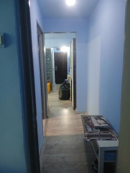 Apartament cu 3 camere semidecomandat în Vest