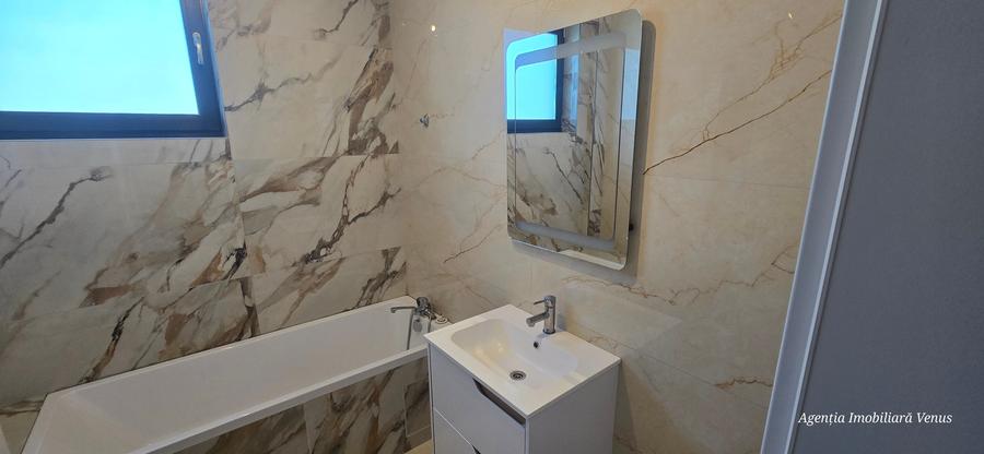 Apartament cu 4 camere decomandat în Central