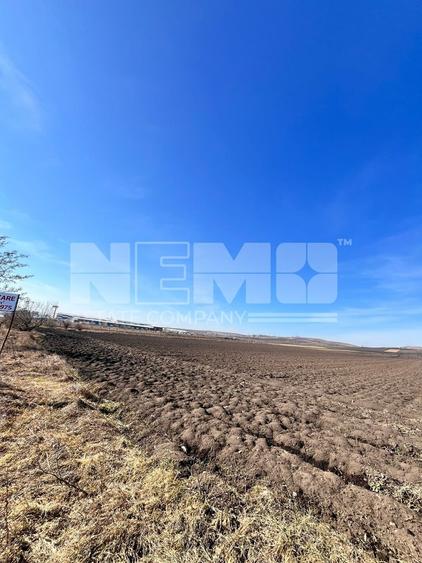 Teren agricol extravilan de 10000 mp, în Stroiești