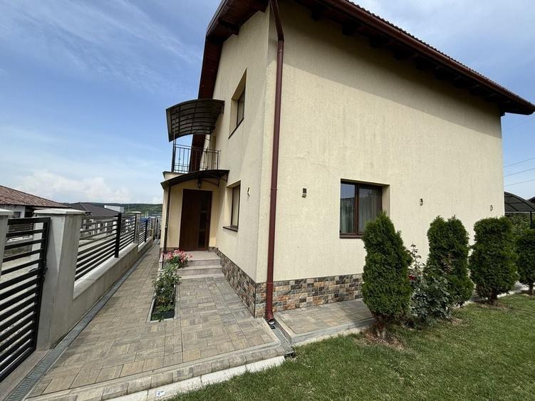Casă cu 4 camere în Central
