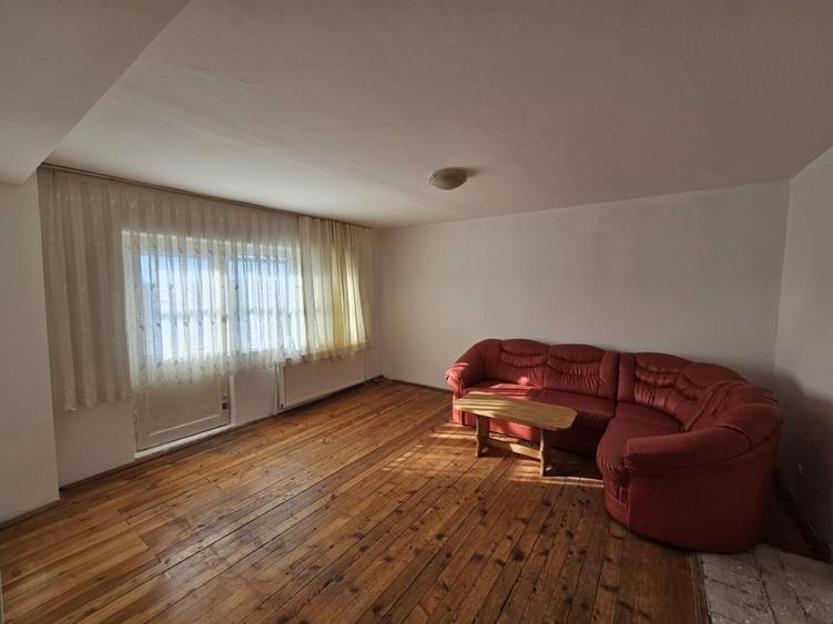 Apartament cu 3 camere decomandat, mobilat în Central