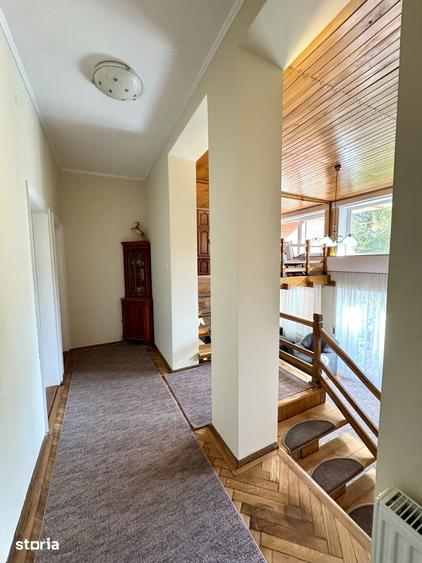 Apartament cu 3 camere decomandat în Boul Roșu