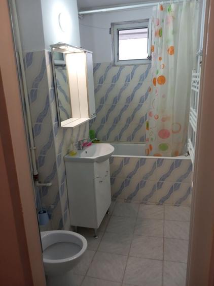 Apartament cu 2 camere semidecomandat în Micro 17