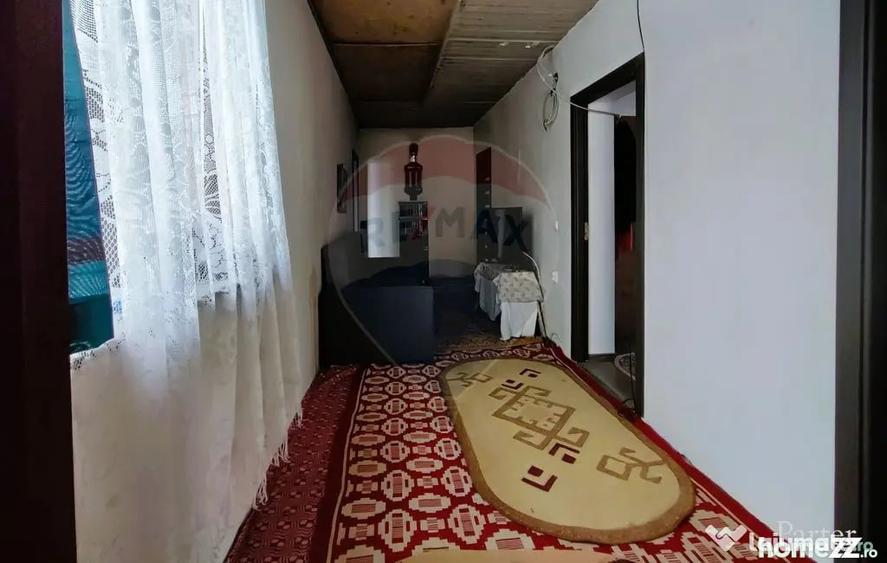 Casă cu 7 camere cu Teren 300 Mp în Central