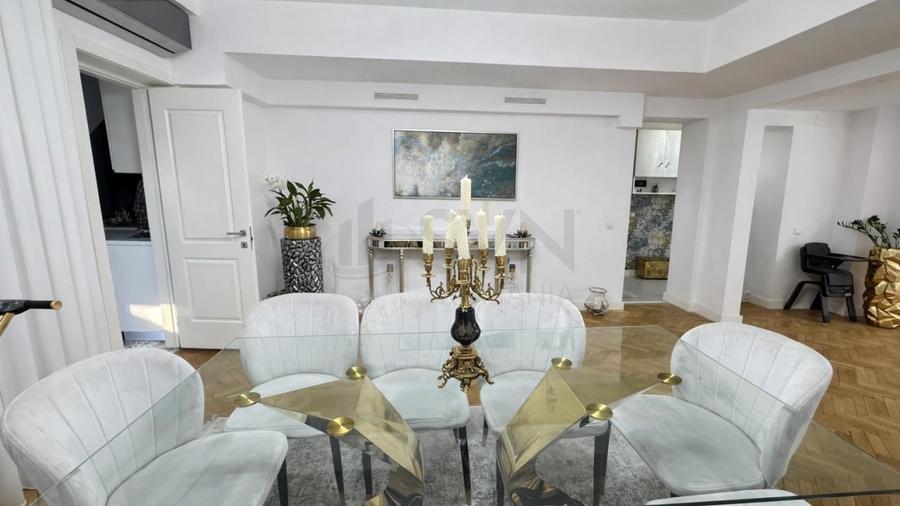 Apartament cu 4 camere semidecomandat, mobilat în Capitale