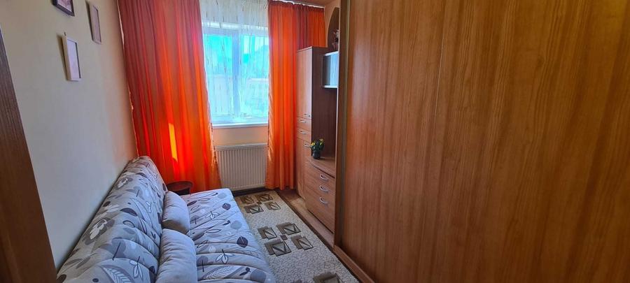 Apartament cu 3 camere decomandat în Astra