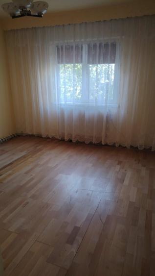 Apartament cu 2 camere decomandat în Republicii