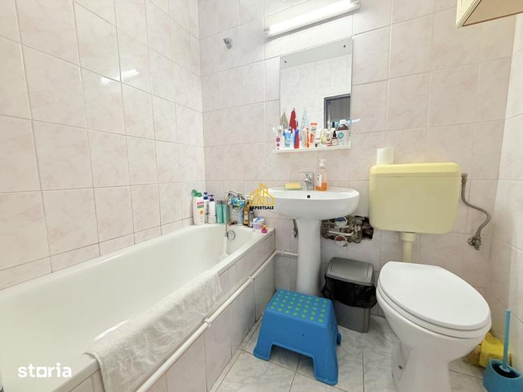 Apartament cu 4 camere decomandat în Rahova